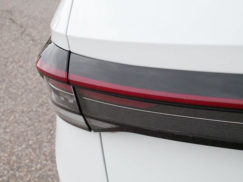 Used 2025 Volkswagen Taos SE w/ Panoramic Sunroof Package AWD/4WD image 17