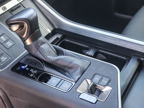 Used 2024 Lexus GX 550 image 20