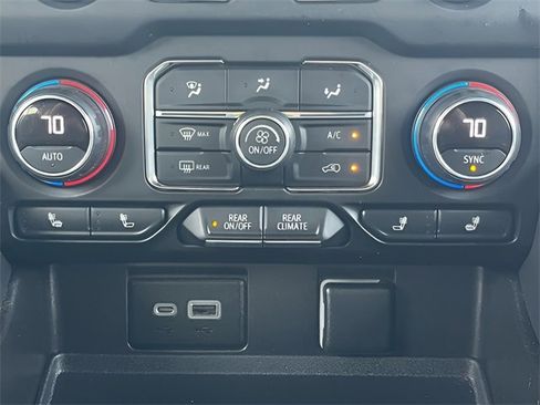 Used 2021 Chevrolet Suburban LT w/ LT Signature Plus Package image 30