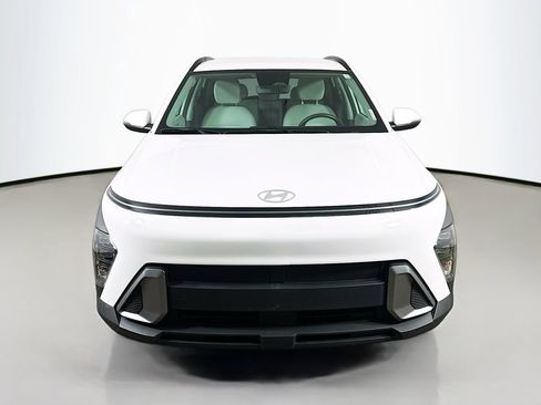 Used 2025 Hyundai Kona SEL FWD image 2