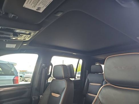 Used 2021 GMC Yukon XL AT4 w/ AT4 Premium Plus Package AWD/4WD image 17