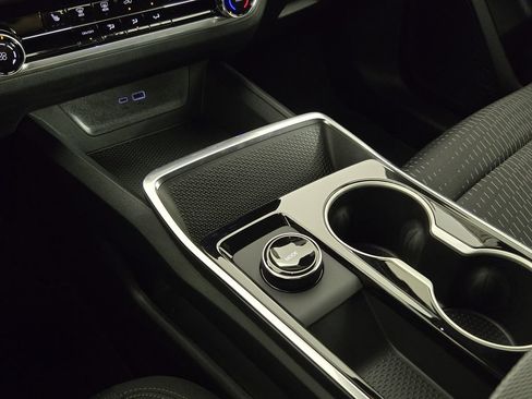 New 2026 Chevrolet Equinox LT w/ Safety and Technology Package FWD image 20