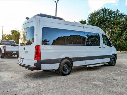 Used 2021 Mercedes-Benz Sprinter 2500 image 8