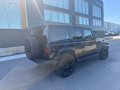 Used 2023 Jeep Wrangler Unlimited Sahara w/ Cold Weather Group AWD/4WD image 3