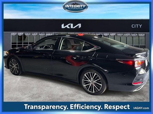 Used 2023 Lexus ES 350 w/ Premium Package image 5