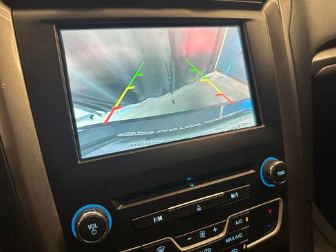 Used 2018 Ford Fusion SE w/ Fusion SE Technology Package FWD image 14