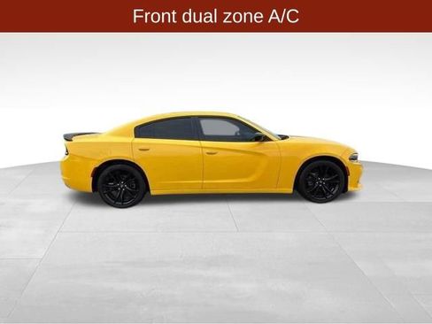 Used 2017 Dodge Charger SE w/ Blacktop Package image 8