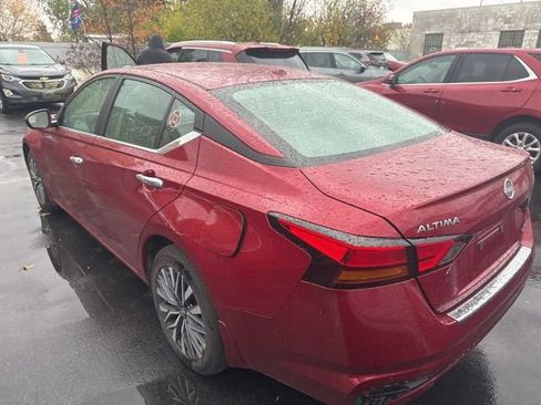 Used 2023 Nissan Altima 2.5 SV w/ SV Premium Package image 2