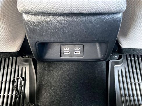 Used 2025 Toyota Corolla LE FWD image 31
