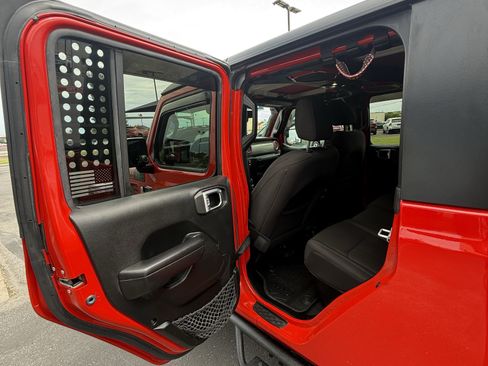 Used 2020 Jeep Gladiator Sport w/ Quick Order Package 24S AWD/4WD image 12