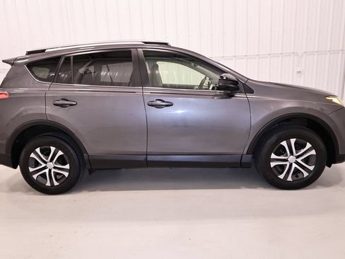Used 2018 Toyota RAV4 LE w/ Carpet Mat Package AWD/4WD image 2