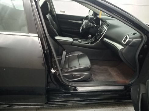 Used 2022 Nissan Maxima SL FWD image 11