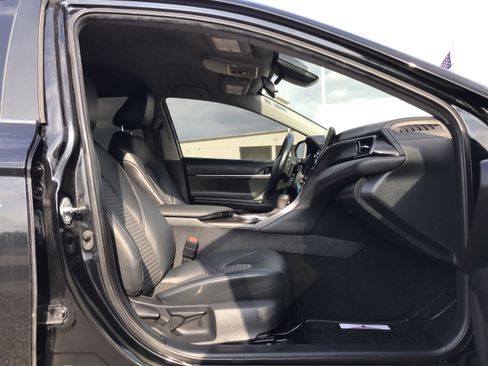 Used 2022 Toyota Camry SE image 17