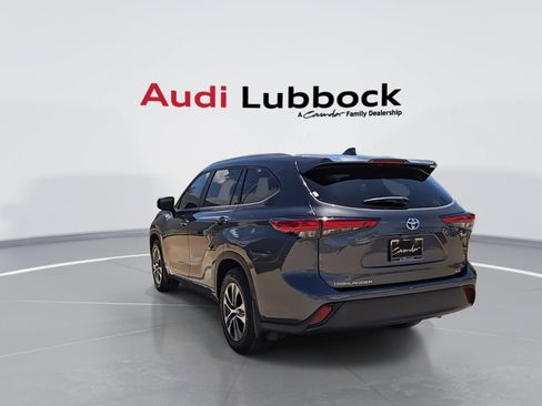 Used 2023 Toyota Highlander XLE AWD/4WD image 7