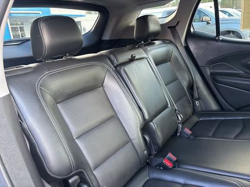 Used 2024 GMC Terrain SLT image 21