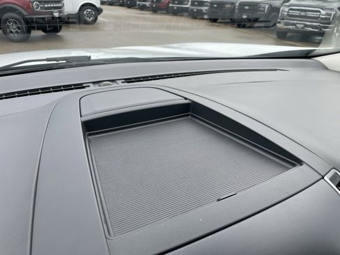 Used 2023 Ford Edge SEL image 49