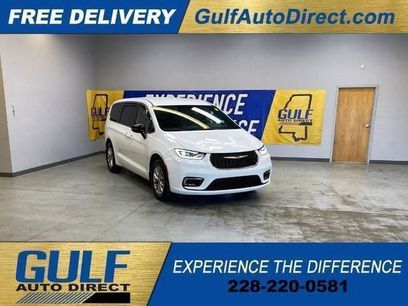 Used 2026 Chrysler Pacifica Select