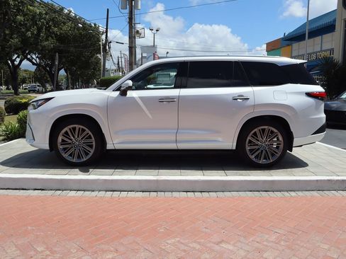 New 2026 Lexus TX 550h AWD Plug-In Hybrid image 8