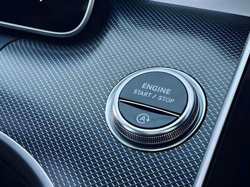 Used 2024 Mercedes-Benz C 300 4MATIC Sedan image 17