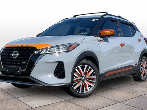 Used 2023 Nissan Kicks SR w/ SR Premium Package FWD image 2