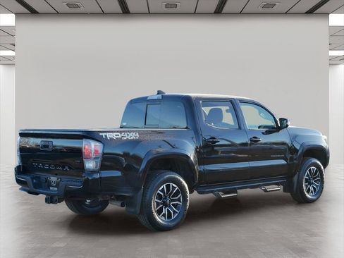 Used 2023 Toyota Tacoma TRD Sport w/ Technology Package image 5