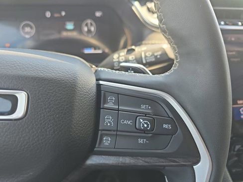 Used 2023 Jeep Grand Cherokee Limited AWD/4WD image 24