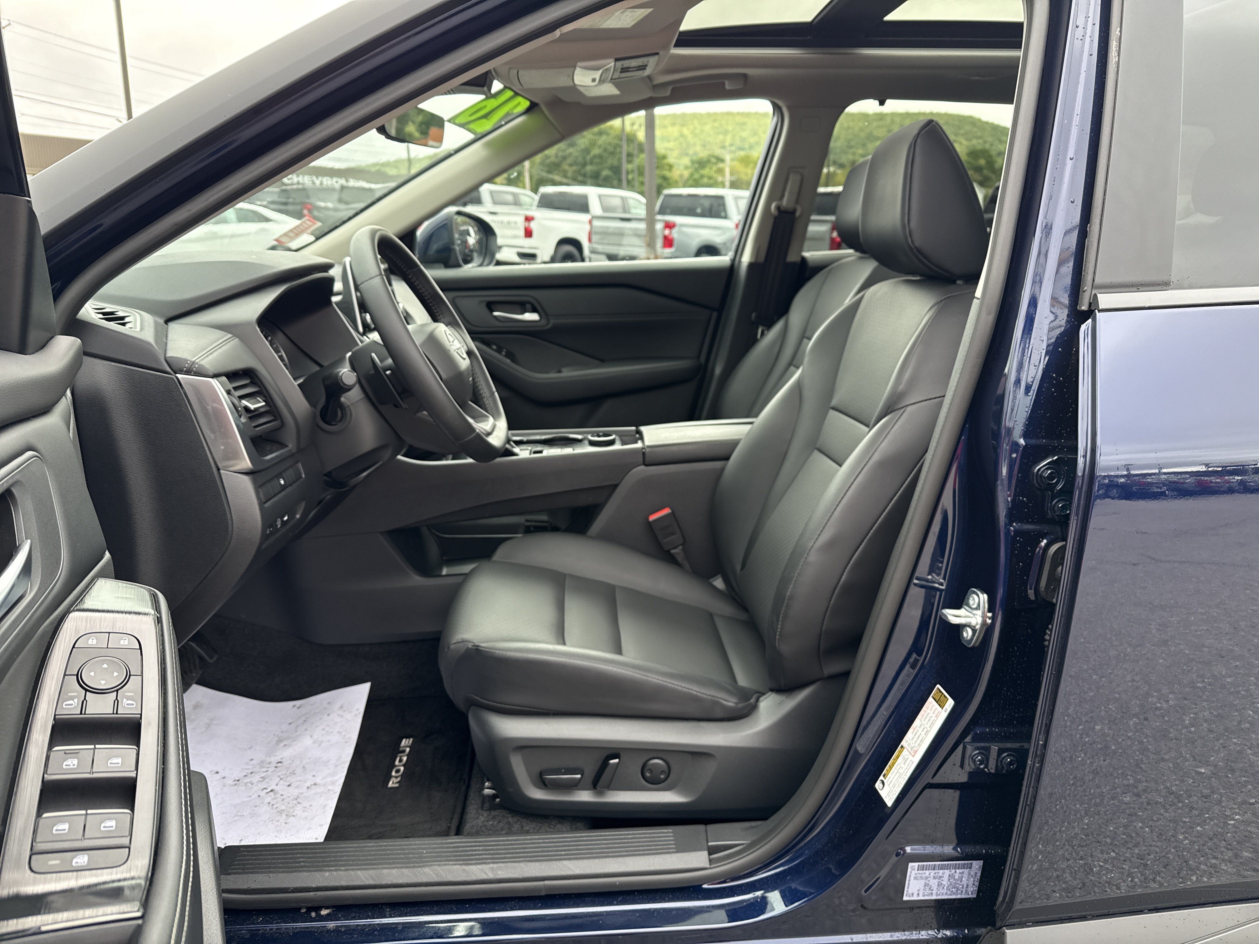 Used 2026 Nissan Rogue SV w/ SV Premium Package AWD/4WD image 12