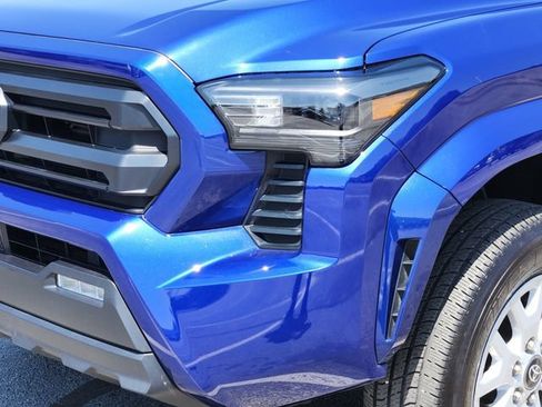 Certified 2025 Toyota Tacoma SR5 AWD/4WD image 8