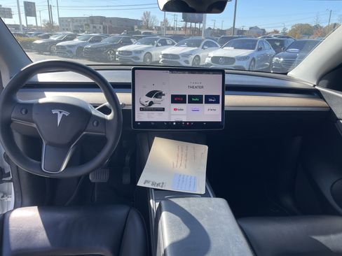Used 2021 Tesla Model Y Long Range image 30