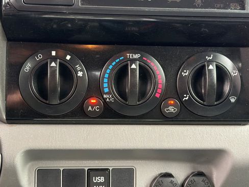 Used 2015 Toyota Tacoma 4x4 Double Cab w/ TRD Sport Package image 22