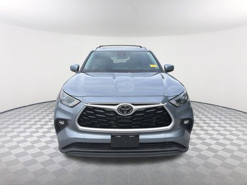 Used 2022 Toyota Highlander XLE FWD image 9