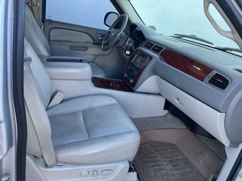 Used 2011 Chevrolet Avalanche LTZ AWD/4WD image 14