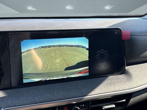 Used 2025 Nissan Kicks SV image 27