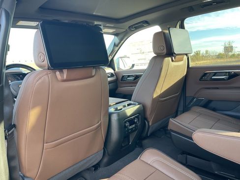 New 2026 Chevrolet Suburban High Country image 30