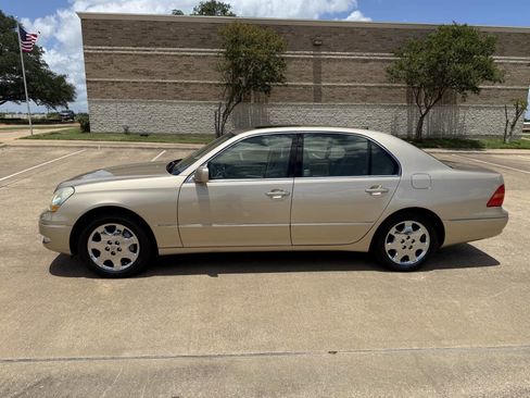 Used 2001 Lexus LS 430 RWD image 4