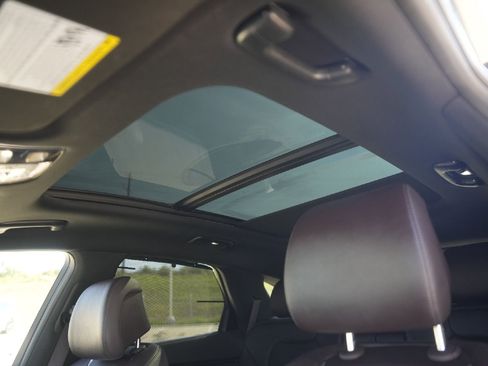 Used 2022 Genesis GV70 2.5T w/ Advanced Package image 11