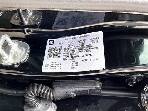 Used 2025 Chevrolet Colorado Z71 AWD/4WD image 14