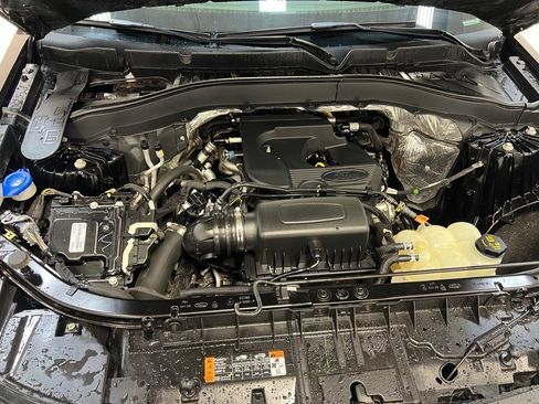 Used 2020 Ford Explorer XLT w/ Comfort Package image 36