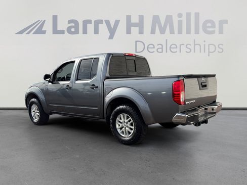 Used 2016 Nissan Frontier SV image 3