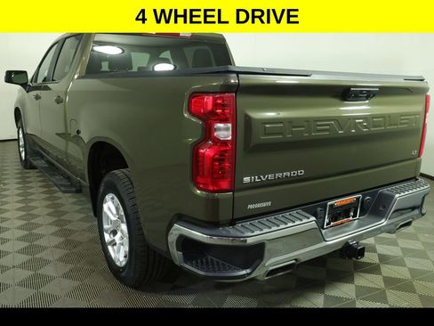 Used 2023 Chevrolet Silverado 1500 LT w/ Z71 Off-Road Package AWD/4WD image 4