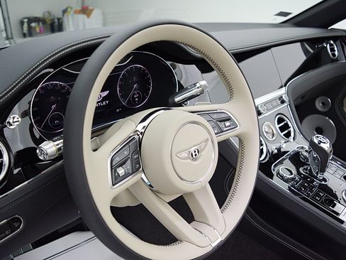 Used 2024 Bentley Continental GT image 40