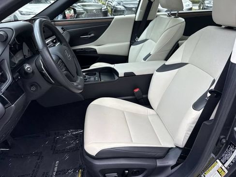 Used 2025 Lexus ES 300h w/ Premium Package FWD image 11