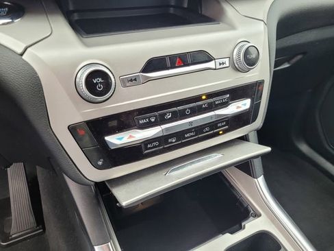 Certified 2022 Ford Explorer XLT w/ Equipment Group 202A image 22