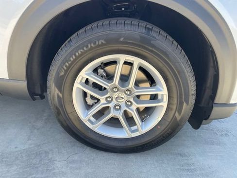 New 2026 Ford Explorer Active w/ Active Comfort Package RWD image 31