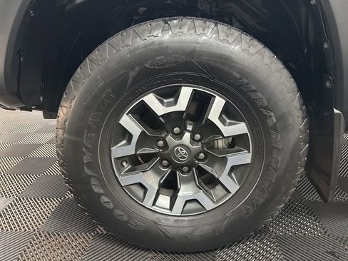 Used 2020 Toyota Tacoma TRD Off-Road w/ Technology Package AWD/4WD image 35
