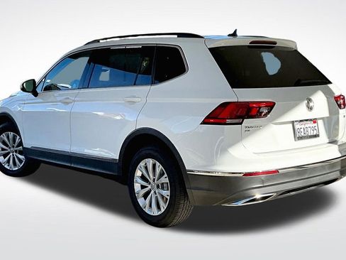 Used 2018 Volkswagen Tiguan SE w/ Panoramic Sunroof Package image 13