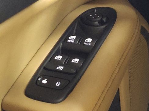 Used 2018 Jeep Compass Sport w/ Tech Group FWD image 27