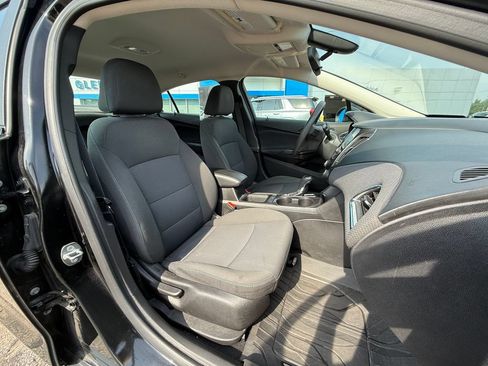 Certified 2018 Chevrolet Cruze LT w/ Convenience Package FWD image 31