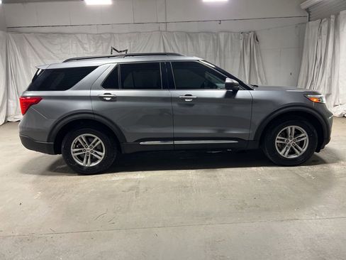 Used 2022 Ford Explorer XLT RWD image 8