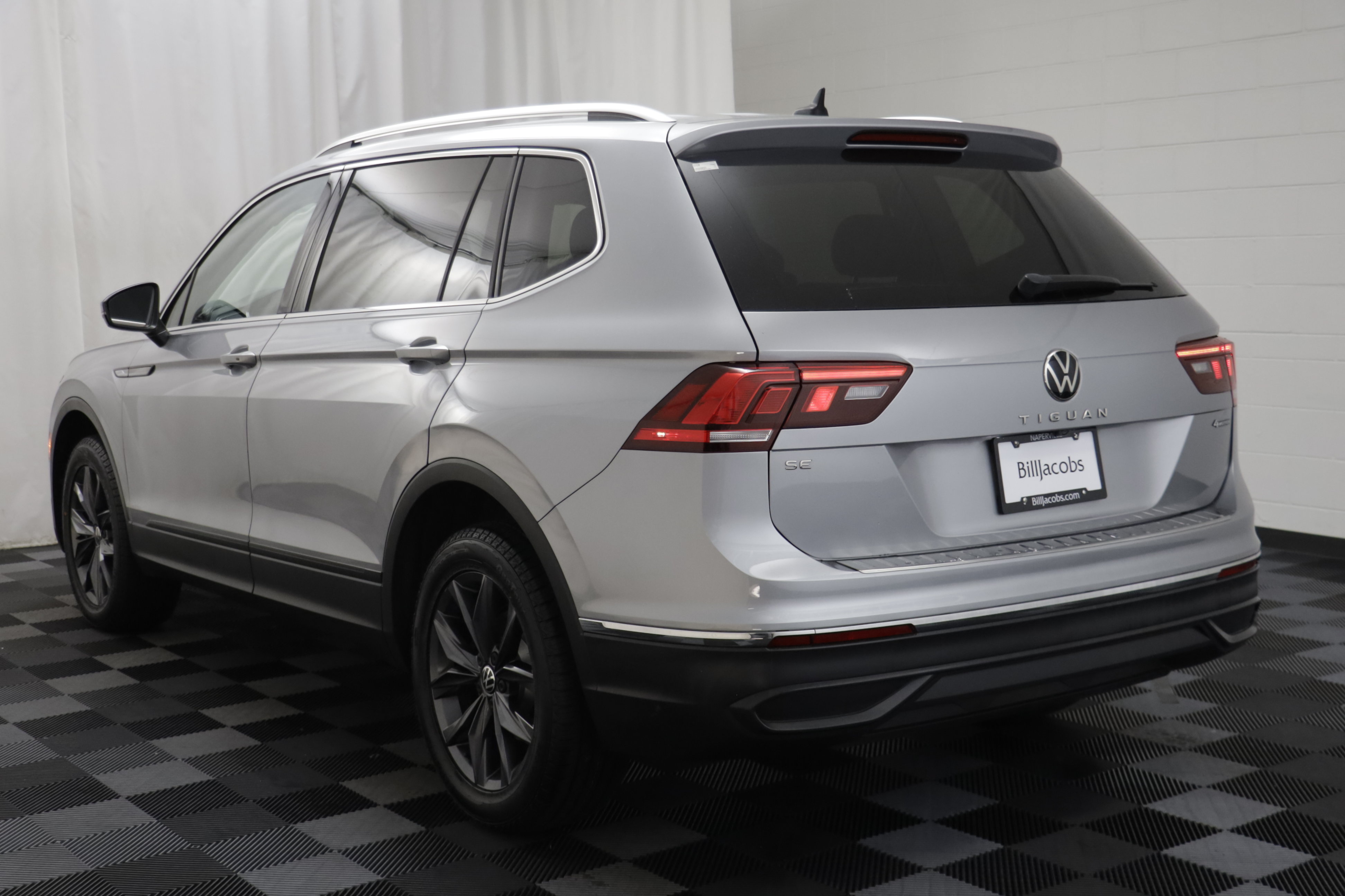Used 2022 Volkswagen Tiguan SE AWD/4WD image 14